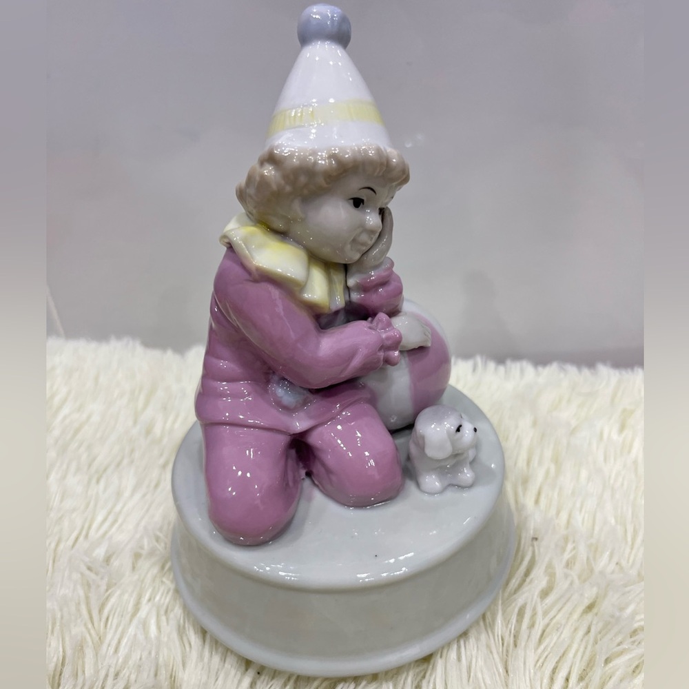 Vintage 7" Porcelain Clown/Puppy Music Box By Summit Collection Plays Caberet.
